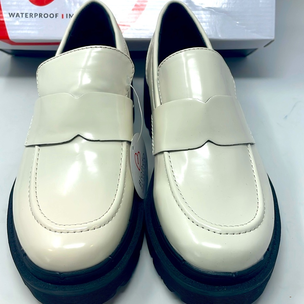 Blondo Waterproof Off White Slip-On Chunky Loafers Size 7.5 Brand New In Box